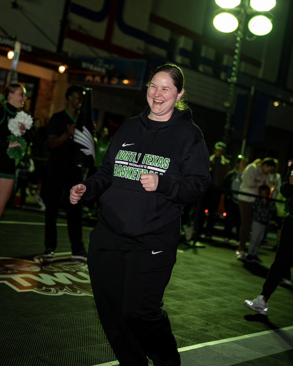 MeanGreenWBB's tweet photo. Wishing a happy birthday to our outstanding athletic trainer Nicole! 🥳

#GMG🦅 l #PremiumGasOnly⛽️ https://t.co/SIBZcpvUWL