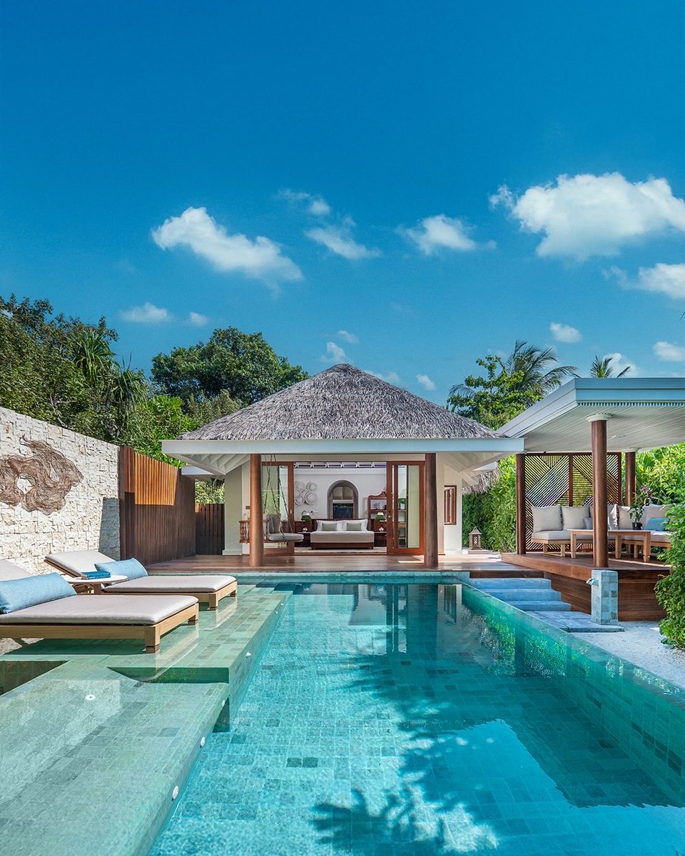 Fanadiq_maldive's tweet photo. ✨ اكتشفوا معنى الفخامة الحقيقية في منتجع Anantara Kihavah Maldives Villas 🌊🏝️

واحد من أفخم وأجمل منتجعات المالديف، حيث الخصوصية المطلقة، الفلل الفاخرة، وتجربة استثنائية تبدأ من لحظة الوصول ✨

استمتعوا بـ:
🛩️ تنقلات بالطائرة المائية
🤵 معاون شخصي طوال الإقامة
🌊 تجربة غداء في مطعم تحت البحر
💕 مميزات خاصة لشهر العسل

إذا كنتم تبحثون عن رحلة تجمع بين الفخامة، الهدوء، والطبيعة الساحرة… فـ أنانتارا كيهافا خيار لا يُنسى 🤍🇲🇻

ونوفره لكم بأسعار خاصة 
#المالديف #منتجعات_المالديف #سياحة #شهر_عسل #عرسان #المالديف_2026 #Maldives #AnantaraKihavah #LuxuryTravel