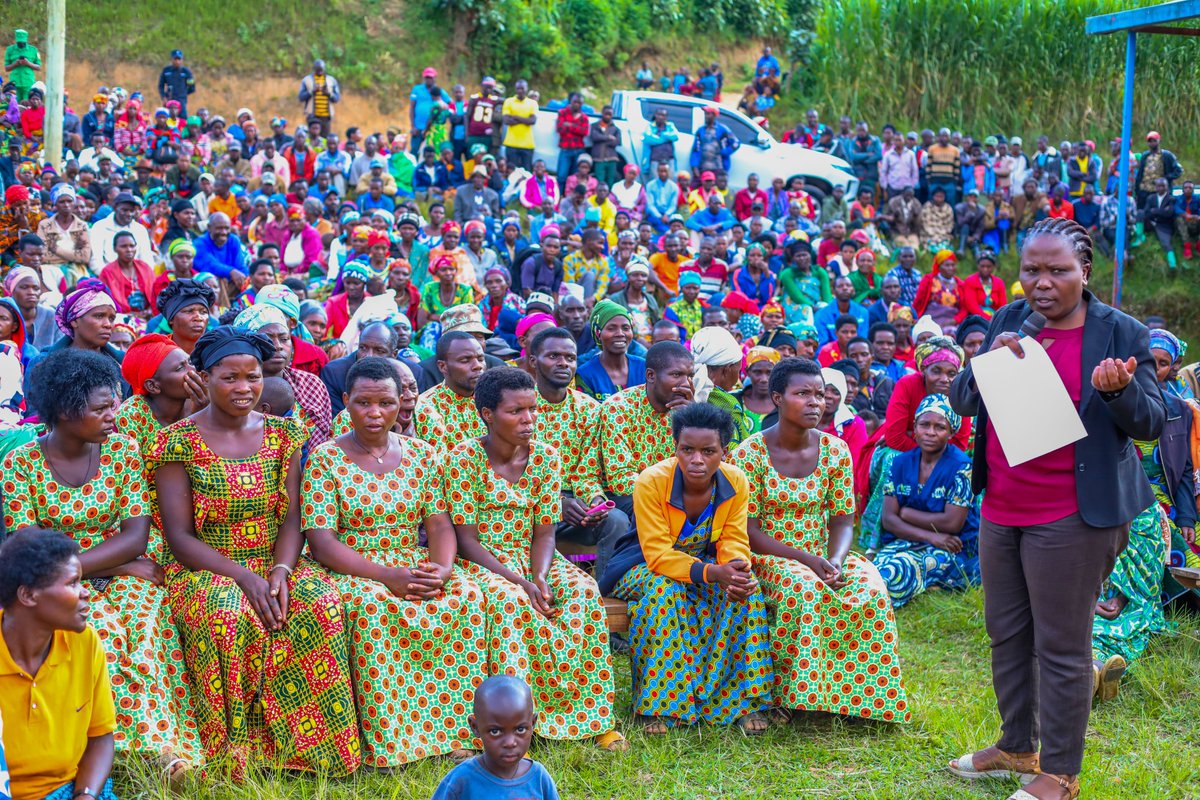 GakenkeDistrict's tweet photo. Kuri uyu wa Kabiri, mu Tugari tugize Akarere ka Gakenke twahuriye mu nteko z’Abaturage, zabereyemo n’ibirori byo kwizihiza umunsi mpuzamahanga w’umuryango, hazirikanwa insanganyamatsiko igira iti "Ibiganiro byiza, ireme ry'Umuryango”. Ku rwego rw'Akarere, byabereye @KamubugaS https://t.co/46wkYyZGTy