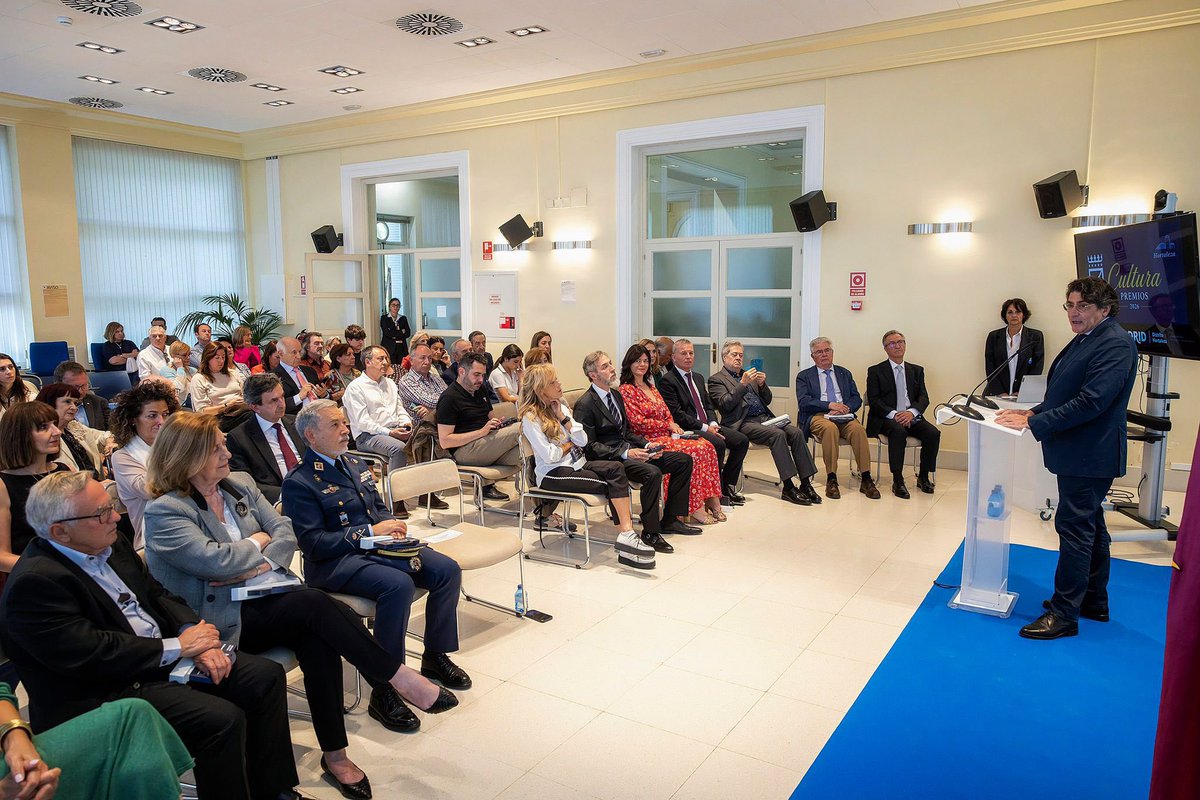 PPHortaleza's tweet photo. Acompañamos a @davidperez en la entrega de los Premios de Cultura de la @JMDHortaleza en su III Edición. https://t.co/itIzQgHP64