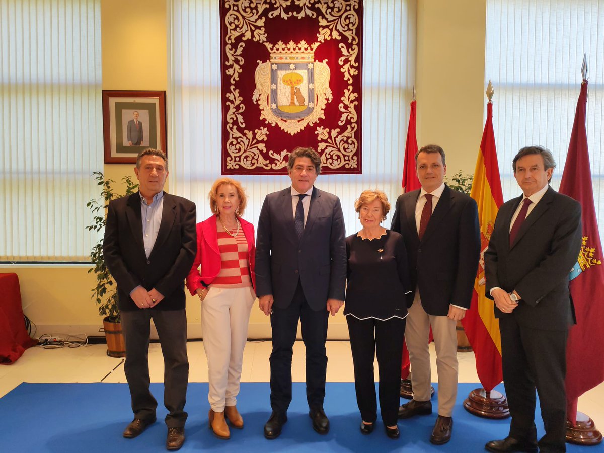 PPHortaleza's tweet photo. Acompañamos a @davidperez en la entrega de los Premios de Cultura de la @JMDHortaleza en su III Edición. https://t.co/itIzQgHP64
