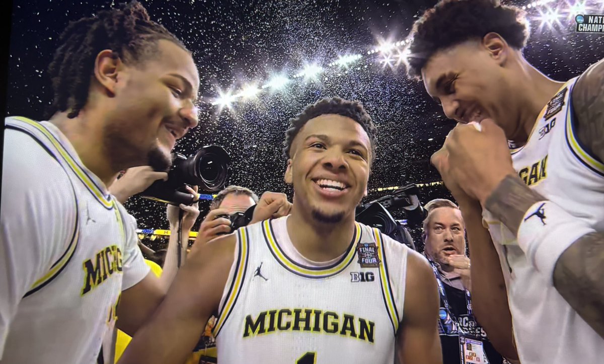 candor_for_sale's tweet photo. Sometimes I just stop and think about how I got to see my alma mater’s football and basketball teams win a national championship in the span of 27 months. https://t.co/qRZUQY04Rm