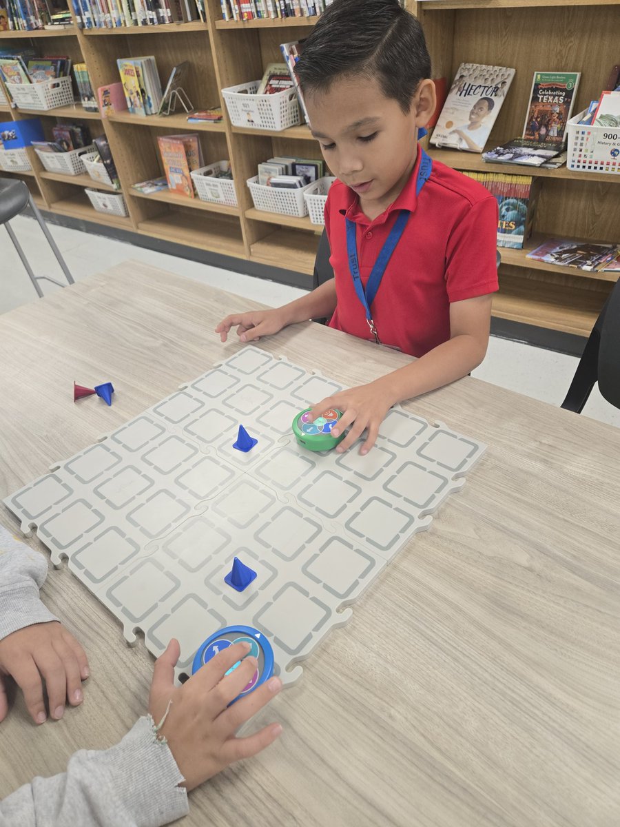 ImpactReaders's tweet photo. Thank you Mr. Guerra! Students having a good time coding Vex robots!  Learning how AI and  robots and are here and a big part of our future. @AldineISD @aldinelibraries @AldineCTE @Impact_AISD https://t.co/2nKZysntXF