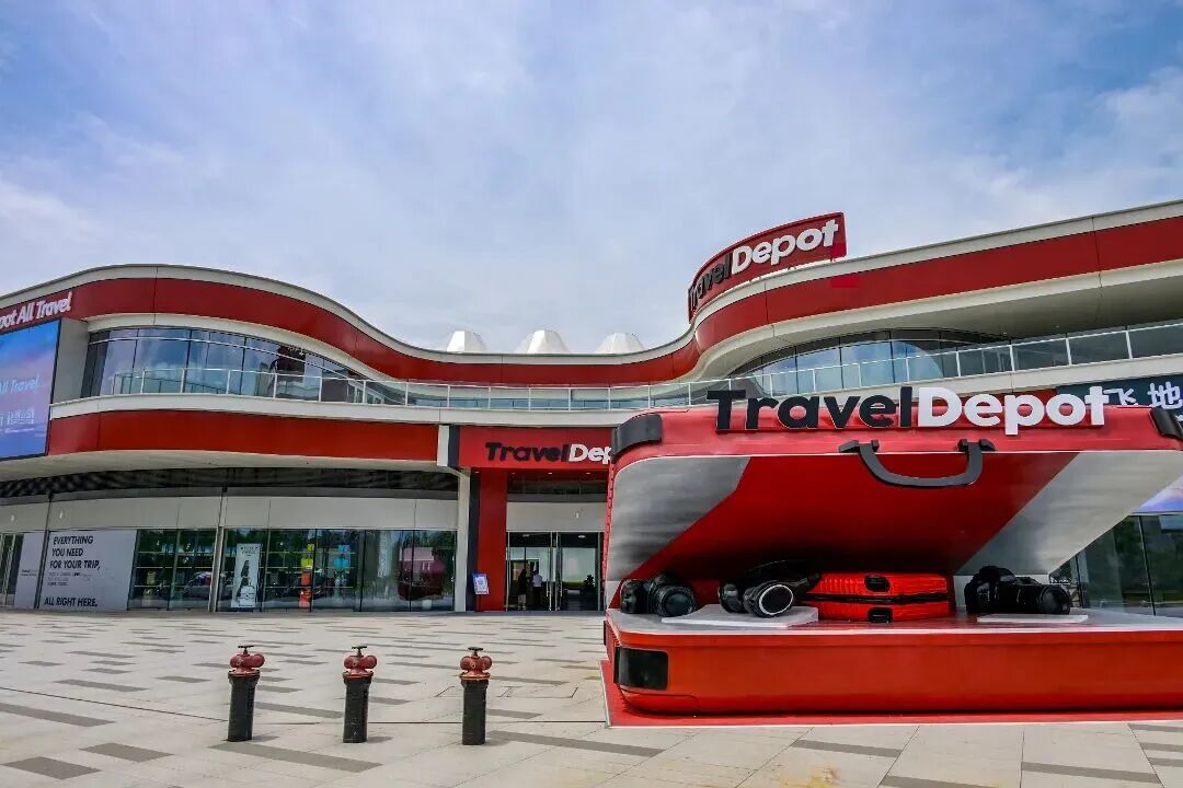 TongluFeel's tweet photo. ✨#Tonglu New Landmark! #TravelDepot Global Flagship Opens🎉Unitree robot greets guests🤖 88 global brands + food street, sweet package for couples💝Ready to be obsessed?🌱 #TravelinTonglu https://t.co/55O58ANf7A
