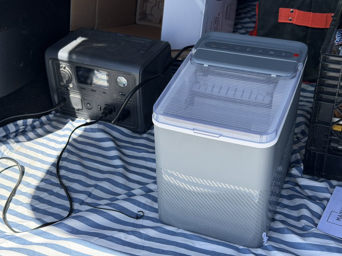 ChargePozitive's tweet photo. @macheroadtrip Was out at El Mirage Dry Lake Bed last weekend for SCTA land speed races. Brought an ice maker along powered by my Bluetti EB3A and Starlink by Ryobi https://t.co/AEO0PKuIif