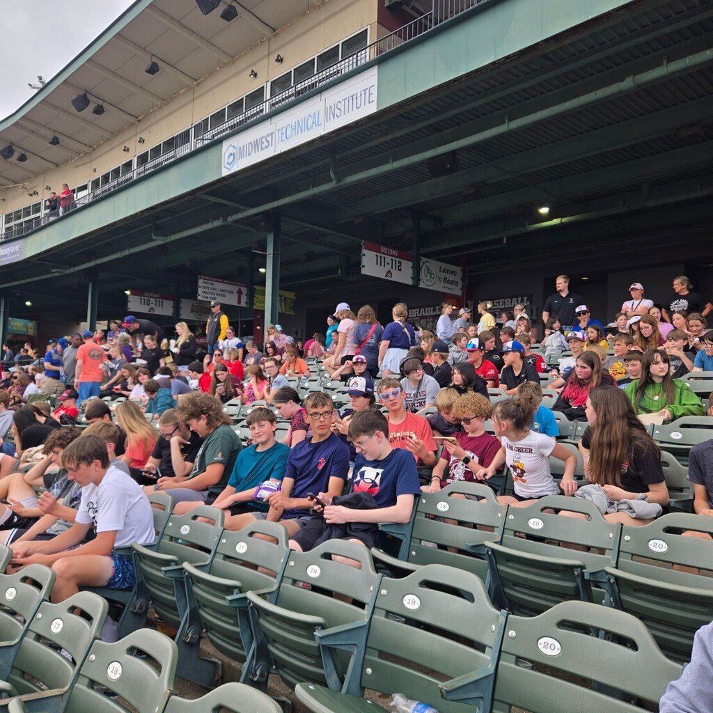 Ducks126's tweet photo. Fun day in Peoria at the Chiefs game for our 4th Quarter PBIS Incentive Day!! Go Ducks!! https://t.co/4ODUhiYVki