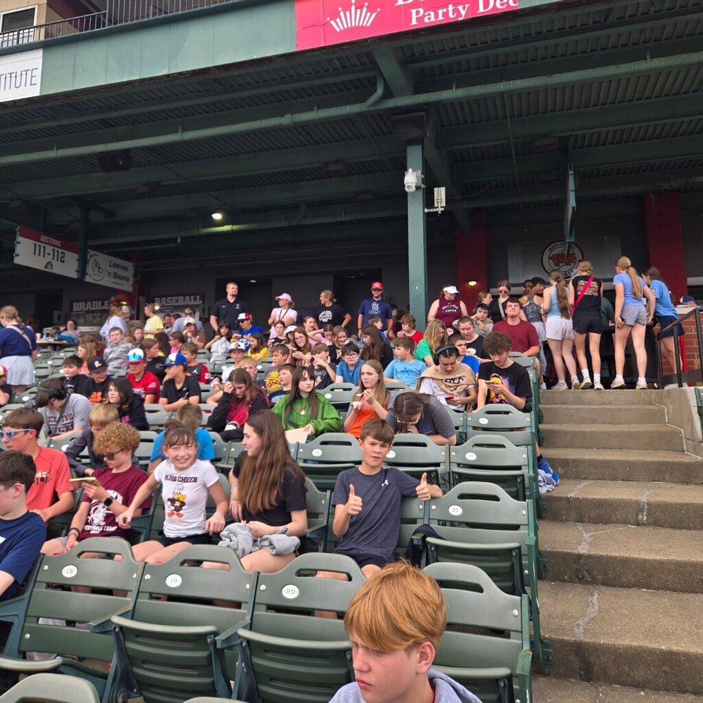 Ducks126's tweet photo. Fun day in Peoria at the Chiefs game for our 4th Quarter PBIS Incentive Day!! Go Ducks!! https://t.co/4ODUhiYVki