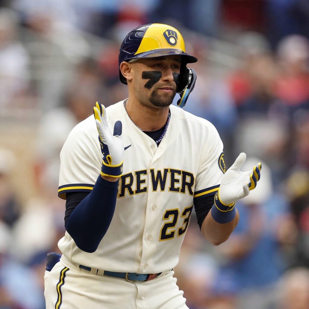 MatthewMKE98's tweet photo. This just screams Andrew Vaughn 2.0

BREWERS GET ON THE PHONE

The perfect buy low candidate 

Just hear me out https://t.co/t8Q9C1UgPB