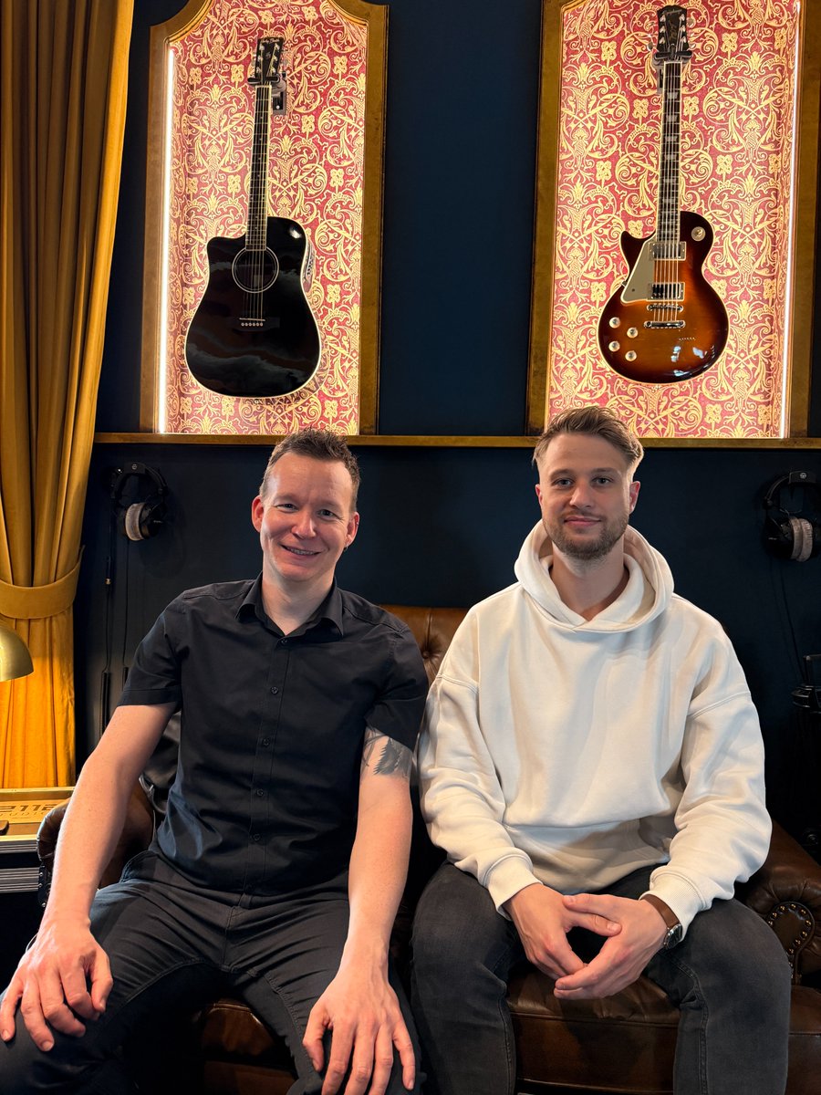 funfairblog's tweet photo. 🎶🎬 NEUES VIDEO ONLINE! 🎬🎶
Gemeinsam mit Sebastian Kübler (Foto links: Lead Composer &amp; Sound Designer) und Amadeus Pakmur (Foto rechts: Composer) durfte ich einen exklusiven Blick hinter die Kulissen der 2112 Studios im Europa-Park in Rust werfen.🎧✨
📺https://t.co/3vbxTUXOdC https://t.co/dZ7tUkgtJb