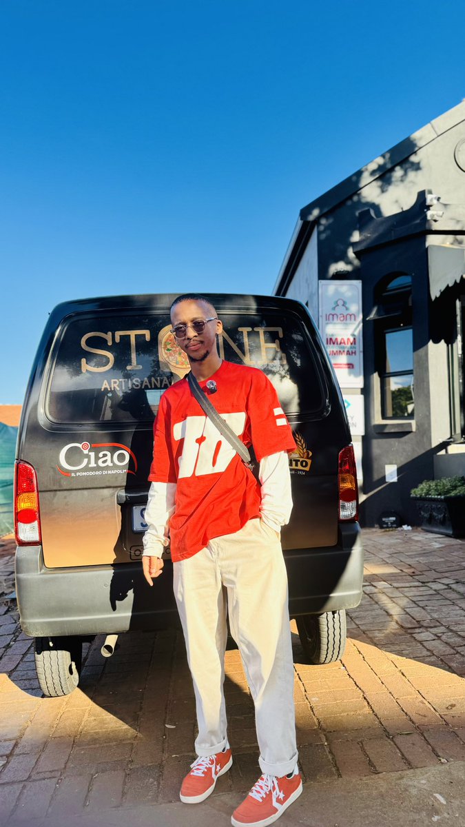 MatsobaneKgomo's tweet photo. Today we by Durban checking out a spot called Stone Artisanal Pizza located by 79 smiso nkwanyana road
,Morningside, we had a lovely experience man, I hope you get to check it out one day🙏🏽❤️👊🏾Dankie! Ke Tlala! https://t.co/to0ohK14l4