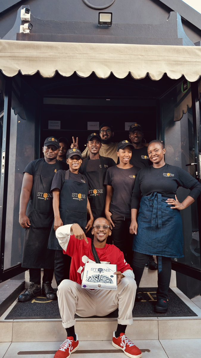 MatsobaneKgomo's tweet photo. Today we by Durban checking out a spot called Stone Artisanal Pizza located by 79 smiso nkwanyana road
,Morningside, we had a lovely experience man, I hope you get to check it out one day🙏🏽❤️👊🏾Dankie! Ke Tlala! https://t.co/to0ohK14l4