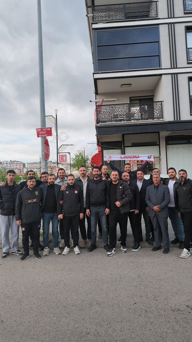 legendsivasspor's tweet photo. Yeniçeri yaşıyor , SAVAŞIYOR @Sivasspor https://t.co/knBGMaPKMb