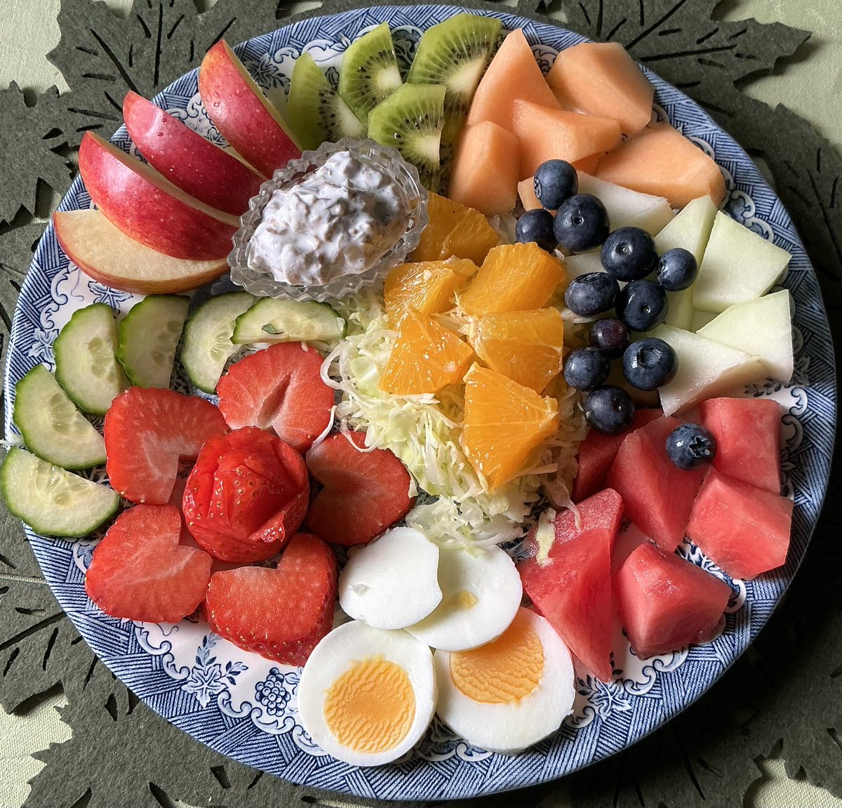 ASovij's tweet photo. The weather is so warm that light summer blankets and cotton satin sheets feel nice and cool. 
For hubby’s brunch: strawberries, cucumber, apple, kiwi, Cantaloupe melon, blueberries, honeydew melon, watermelon, egg, cabbage, orange, wild mushroom salad. https://t.co/pKgL94pGAV