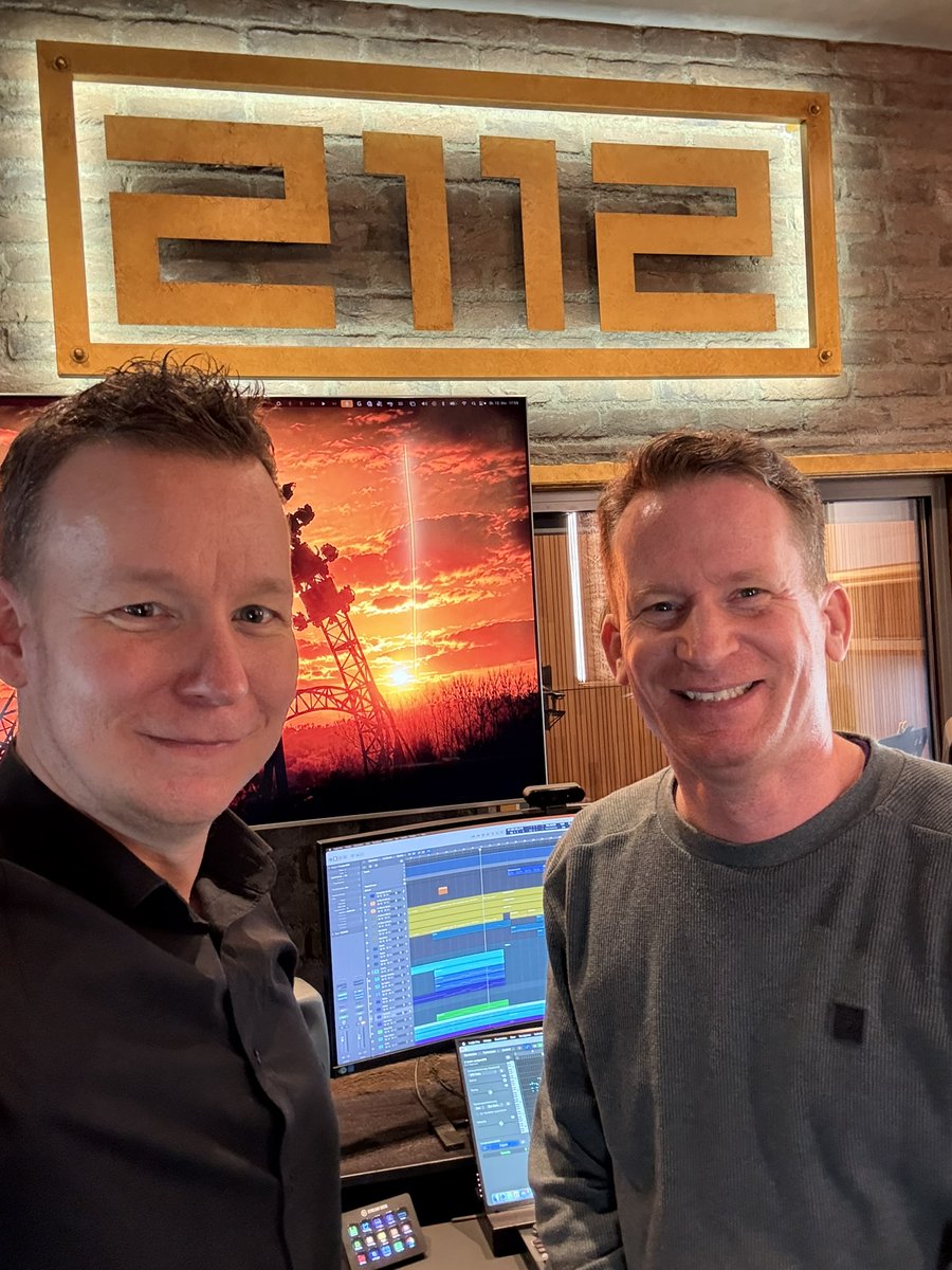 funfairblog's tweet photo. 🎶🎬 NEUES VIDEO ONLINE! 🎬🎶
Gemeinsam mit Sebastian Kübler (Foto links: Lead Composer &amp; Sound Designer) und Amadeus Pakmur (Foto rechts: Composer) durfte ich einen exklusiven Blick hinter die Kulissen der 2112 Studios im Europa-Park in Rust werfen.🎧✨
📺https://t.co/3vbxTUXOdC https://t.co/dZ7tUkgtJb