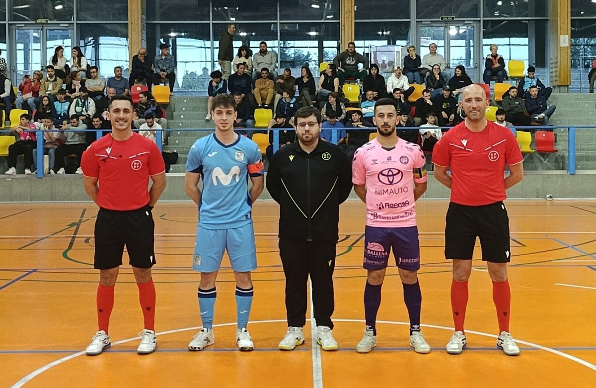 CoGAFS's tweet photo. 🏆 Play-Off de ascenso a 2ª División | 1ª Eliminatoria | Ida

👥 Antonio González / Antonio Nicolás 
👤 Víctor José Céliz

@AcademiaInterFS 🆚 @XerezDFC_Futsal

📸 @XerezDFC_Futsal

#futsal #aretofutbola #futsalreferee #alcaladehenares #cogafs https://t.co/yrZbKDynUR