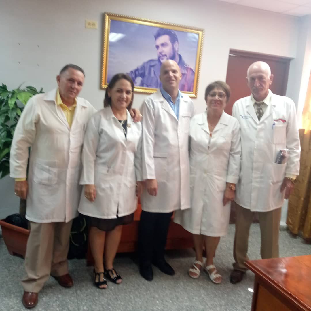 AbelHospital's tweet photo. Realiza   el ejercicio para cambio a  Especialista de Segundo Grado en  Anestesiología y Reanimación, el Dr. Daniel Santana Hernández, Director  del @AbelHospital  con excelentes resultados. Felicidades para el Dr. que une a la actividad administrativa, la superación. https://t.co/uEgtsmkp76