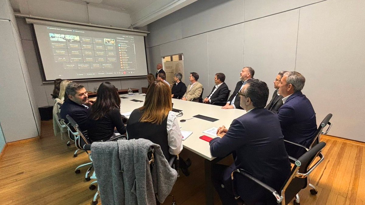 TesoreriaPBA's tweet photo. El Tesorero General @davidjacobyok participó en la Jornada Técnica entre @ContaduriaPBA  y @Catalunya_ARG  representada por su Delegado en el Cono Sur, @josepvivesp 

#GestiónPública #Innovación #Auditoría #ModernizaciónDelEstado https://t.co/pGg9whfXON