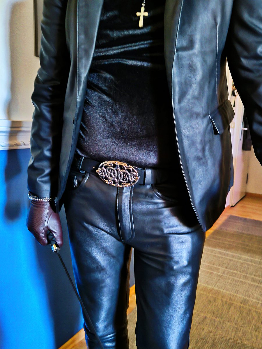 FinDomDennis's tweet photo. Luxus hat seinen Preis, und MEIN ANBLICK ist HIGH-END. Wer das PRIVILEG will, öffnet erst das PORTEMONNAIE. 🏧💰💸😎
Luxury comes at a price, and the SIGHT OF ME IS HIGH-END. Anyone who wants the PRIVILEGE must first open their WALLAT.😎🏧💰💸
#findom #Cashslave #HumanATM https://t.co/aFCC0ahUUG