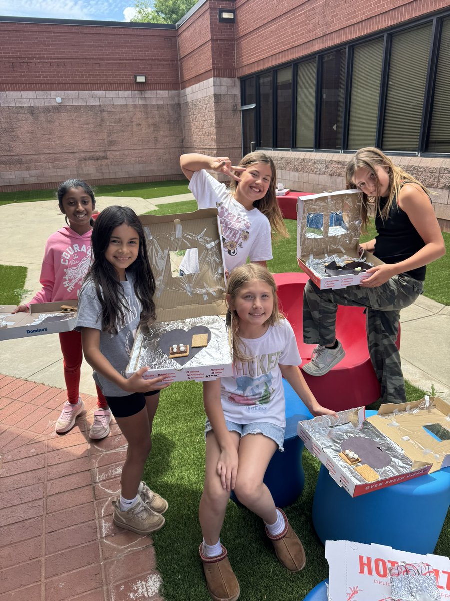SBCEBobcats's tweet photo. 3rd graders made their own solar ovens and s’mores today! 🍫 ☀️ #sciencerules #sbcebobcats https://t.co/Dk7AEkWVGn