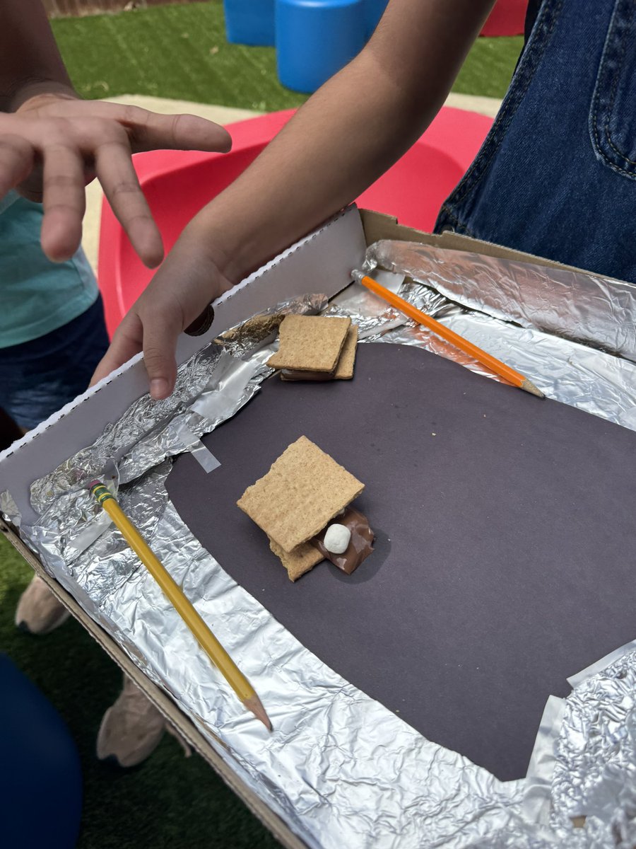 SBCEBobcats's tweet photo. 3rd graders made their own solar ovens and s’mores today! 🍫 ☀️ #sciencerules #sbcebobcats https://t.co/Dk7AEkWVGn