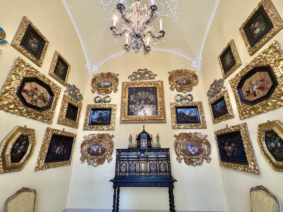 ranmermaid's tweet photo. 美の島　宮殿　内部
あぁ心奪われる西洋のお城。私のときめきが全部詰まってる🏰🎹🎠🏛️💎🗡️🗝️🖼️🪞⚜️💘 https://t.co/0aR07IPuld