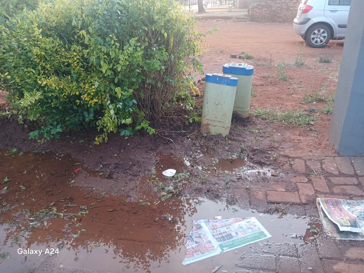ecsd_tech's tweet photo. @JHBWater - Underground leak near new-type meter @ 159 Hydrangea Ave, Lenasia X3. Ground wet around meter – likely leaking from inlet connector. Leak @ 159 was previously attended to. Connector may need replacement to prevent recurring issues

JWAPP-40119342

Plz escalate https://t.co/qQtz4Y1aAR