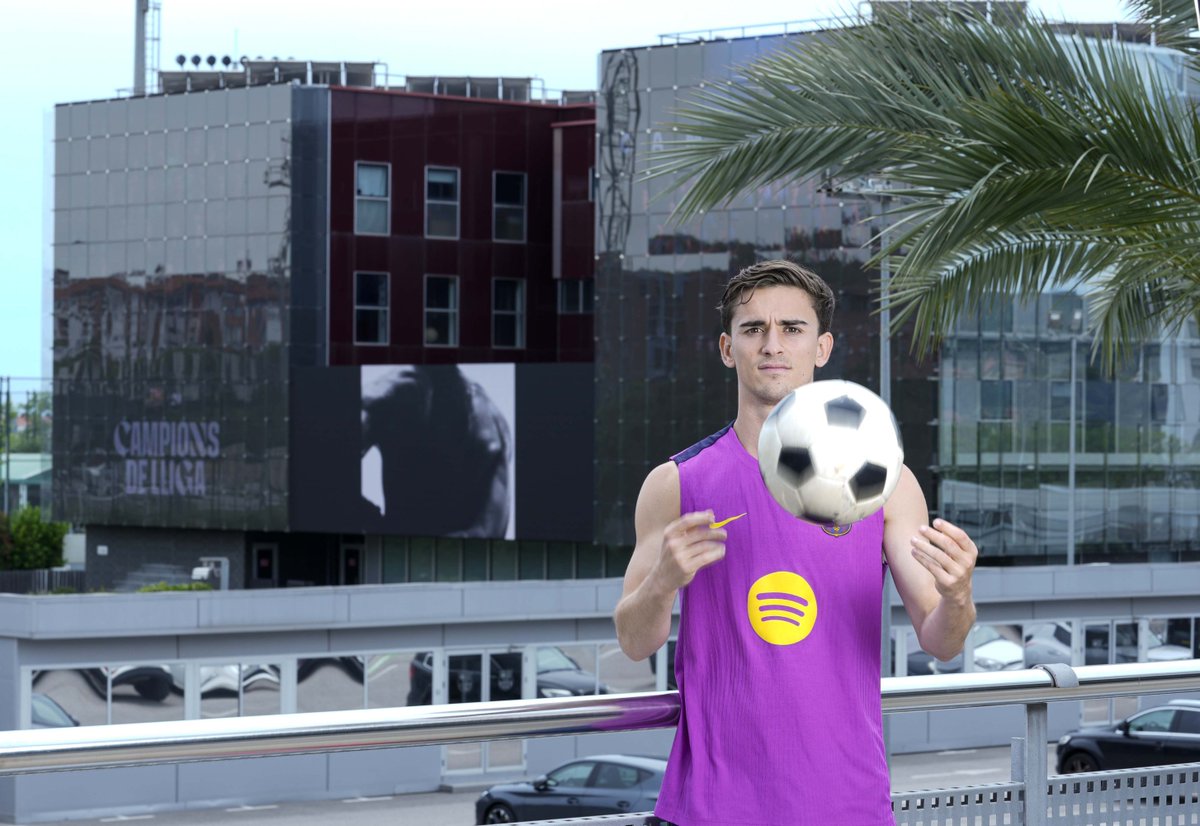 FCB World tweet media