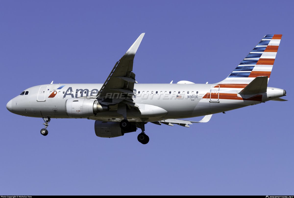 The_AvHub's tweet photo. As per data from Planespotters, N9006, the aircraft involved, is a 12.7 year old Airbus A319 that was delivered to the airline back in August 2013.

https://t.co/I9hCxp1cFG

#AmericanAirlines #AA2952 #Chicago #Boston #AvGeek #Emergency https://t.co/ZlrhQo02g4