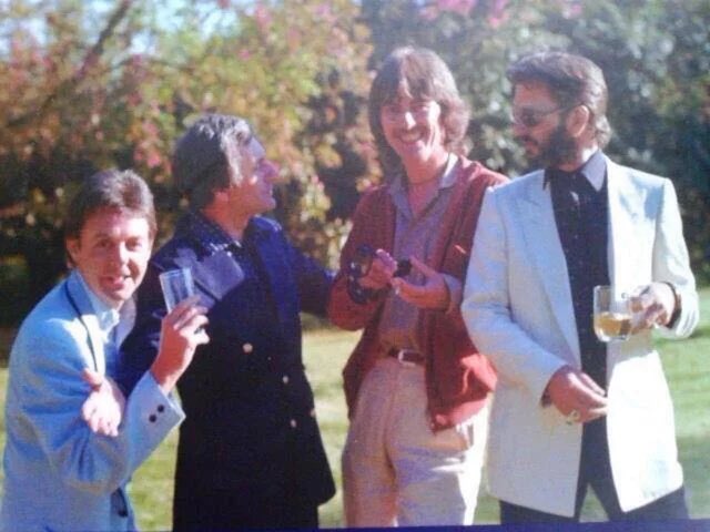 Calico Skies Radio | McCartney 👐🏻 tweet media