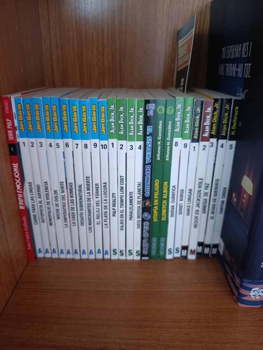 SikusMax's tweet photo. Como últimamente me ha sido imposible bajar a Barcelona y pasarme por @libreriagigamesh, aproveche mi paso por RetroBcn, para hacerme con lo último de @alfonsryo.

Como siempre fue un placer charlar con él. https://t.co/8Dn7RIdOcW