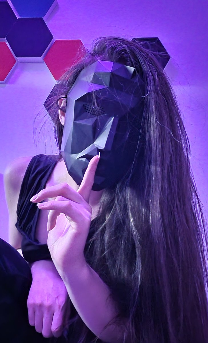 riastasis's tweet photo. 🤫 https://t.co/jbLu4gJyVc