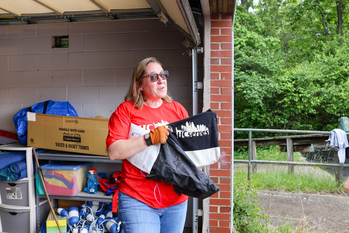 UCBlueAsh's tweet photo. 🌱 UC Blue Ash faculty &amp; staff showed up for our community through @UC_Serves  last Friday!

Our volunteers prepped soil &amp; set up tents for May Farm Fest @gormanfarm. Organized donations at New Life Furniture Bank and cleared &amp; cleaned for summer camps at @BlueAshYMCA1! https://t.co/AQSzEjUIhb