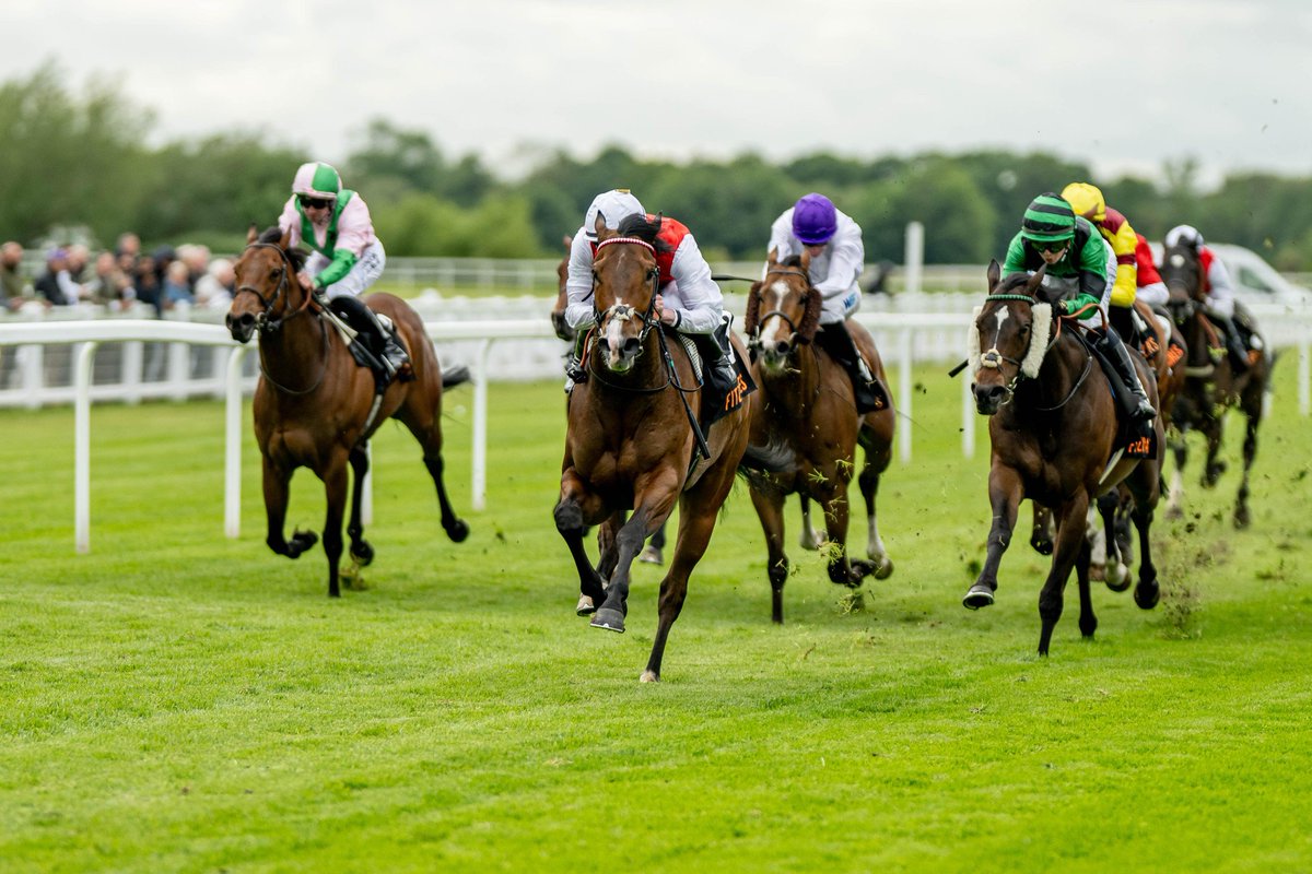 Windsor Racecourse tweet media