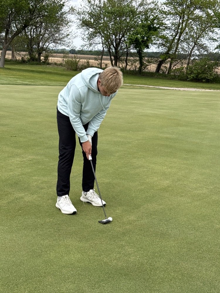 EVFalcons's tweet photo. Maddox putt on 17 https://t.co/JASqfzTpLu
