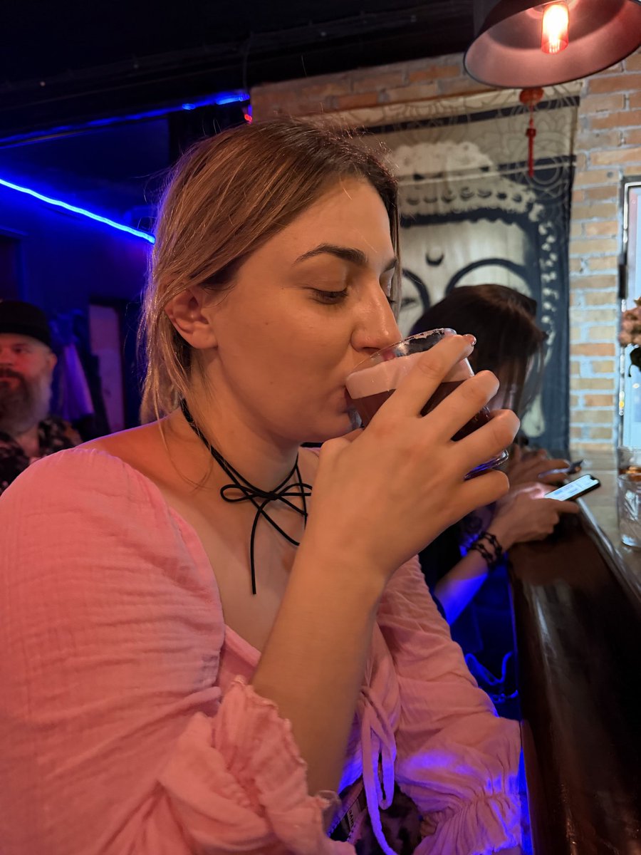 Режисер tweet media