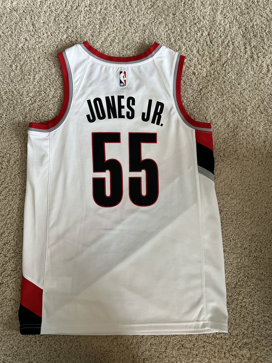 AndyB0426's tweet photo. @HoopGrids As a token of my appreciation, here’s another one you didn’t ask for. Blazer legend Derrick Jones Jr. https://t.co/Ddo8lelpj9