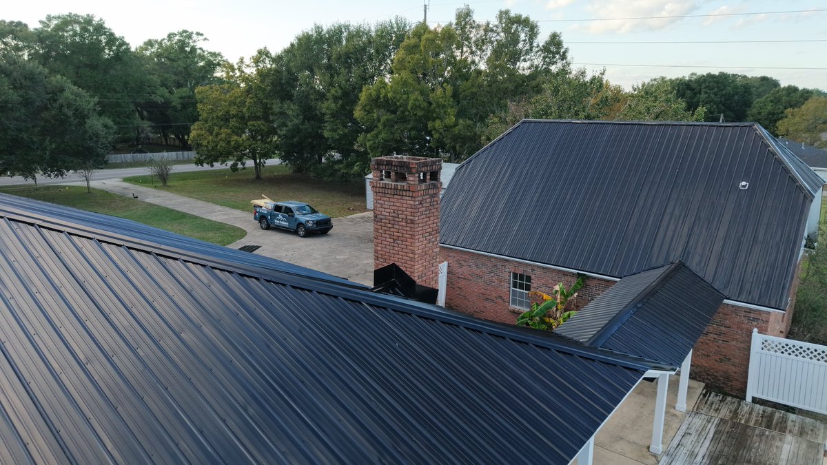MetalR92309's tweet photo. This roof transformation features beautiful 26-Gauge Tuff-Rib metal roofing in the color Black — delivering a clean, modern look with long-lasting protection for this home.

#MetalRoofMobileAL #MetalRoof #MetalRoofing #Roof #Roofer https://t.co/48J6GuLhJQ