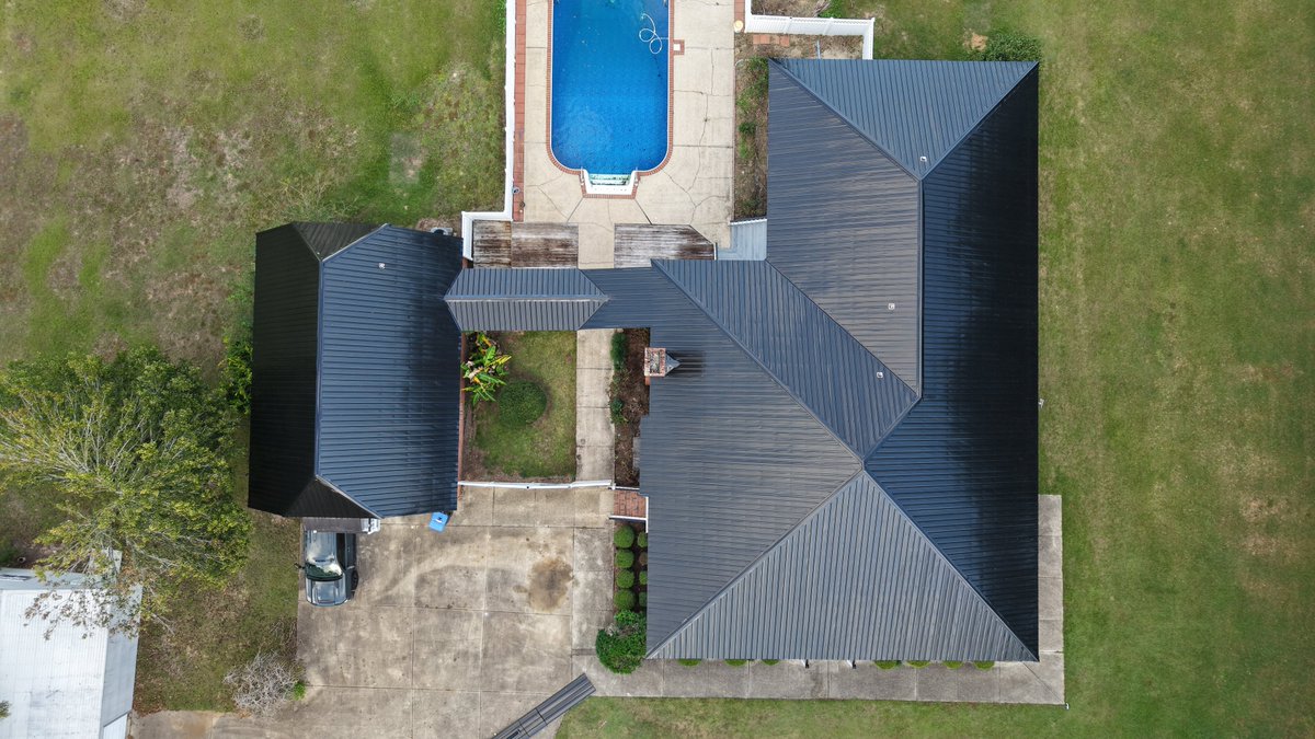 MetalR92309's tweet photo. This roof transformation features beautiful 26-Gauge Tuff-Rib metal roofing in the color Black — delivering a clean, modern look with long-lasting protection for this home.

#MetalRoofMobileAL #MetalRoof #MetalRoofing #Roof #Roofer https://t.co/48J6GuLhJQ