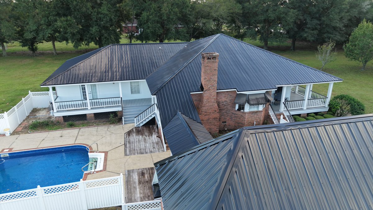 MetalR92309's tweet photo. This roof transformation features beautiful 26-Gauge Tuff-Rib metal roofing in the color Black — delivering a clean, modern look with long-lasting protection for this home.

#MetalRoofMobileAL #MetalRoof #MetalRoofing #Roof #Roofer https://t.co/48J6GuLhJQ