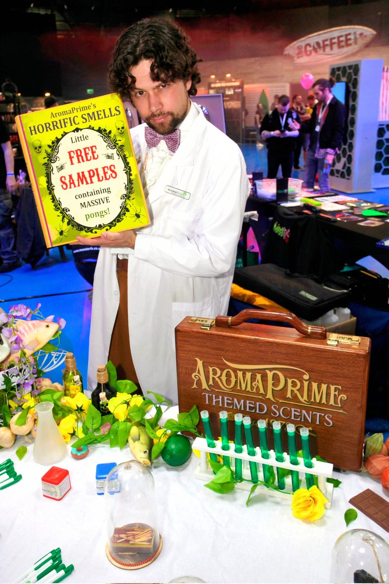 Pevalwen's tweet photo. ScareCON 2022 at Thorpe Park, where I gave a talk called The Secrets Behind Scents for Scares

Representing @aroma_prime

Photographed by Stephen Candy https://t.co/Ky47WHPLd5