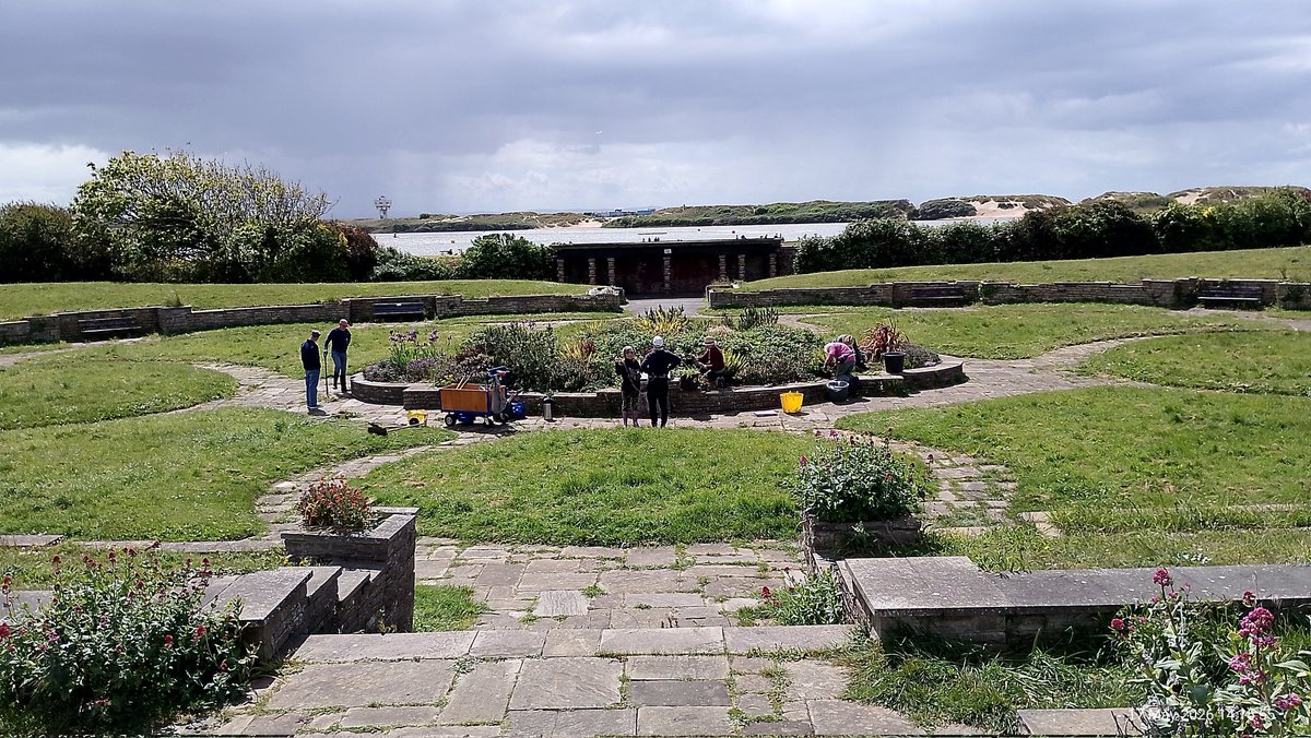 FoWSG1's tweet photo. Thanks to everyone who came along to help at our Sunday volunteer session. We spent a few hours weeding the centre raised bed, with the Jet Ski competition as a soundtrack behind us. 😂 https://t.co/xvH3JdVQEn