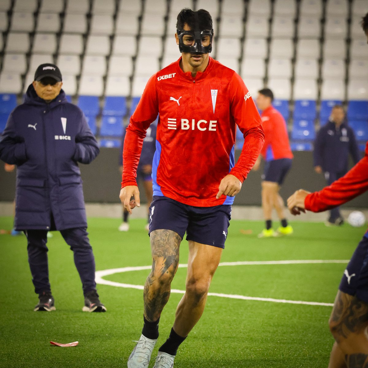 Cruzados's tweet photo. 🔥 𝐄𝐋 𝐓𝐎𝐑𝐎 🔥

Vamos Capitán 👊, ¡por esta importante semana de desafíos junto a #LosCruzados! ⚪🔵 https://t.co/fG8vOUpGt6