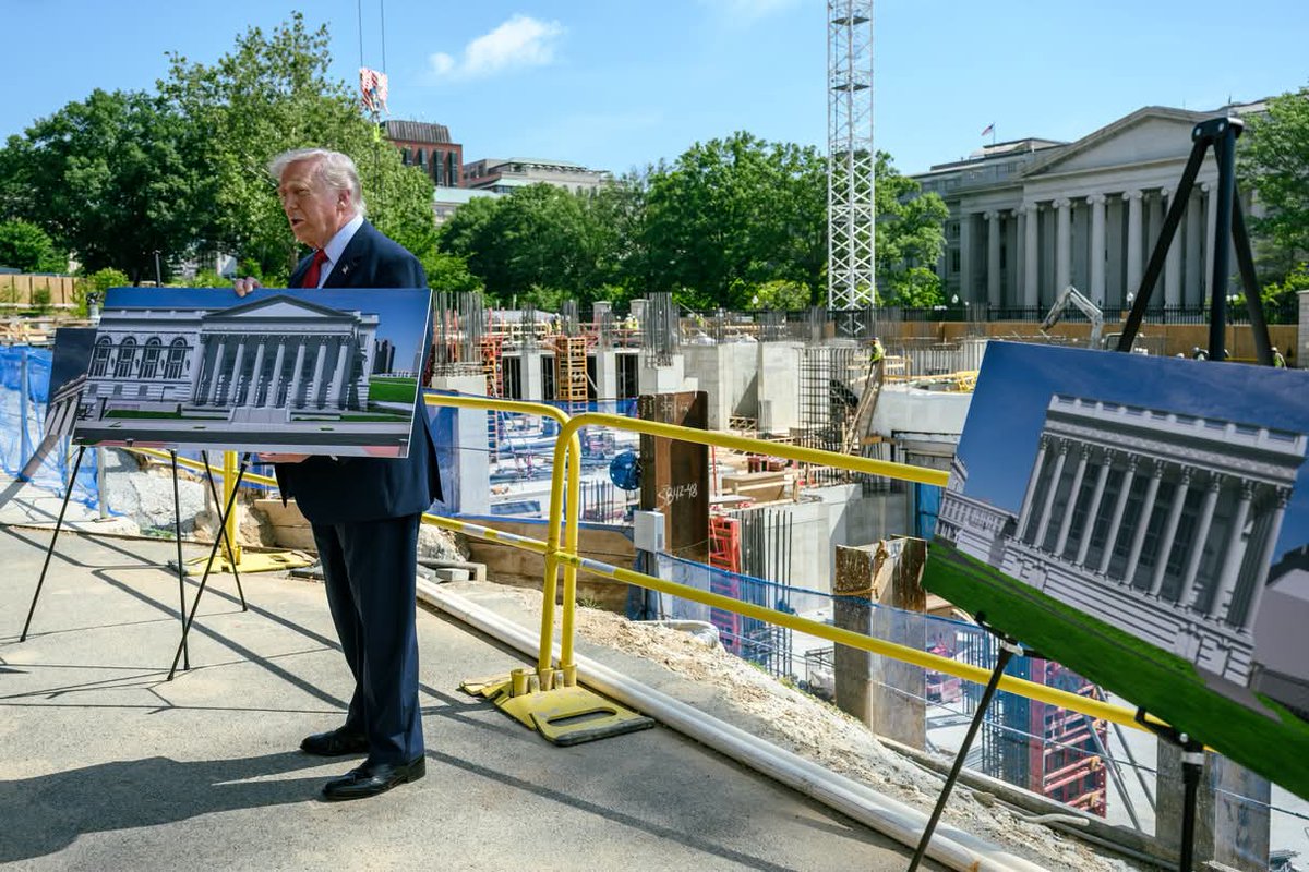 Archi_Editor's tweet photo. U.S. President Donald Trump gives the press an exclusive first look at the spectacular White House Ballroom renovation, a project funded by his personal and private donations. | 📸 @WhiteHouse https://t.co/9wCtIAn5g7