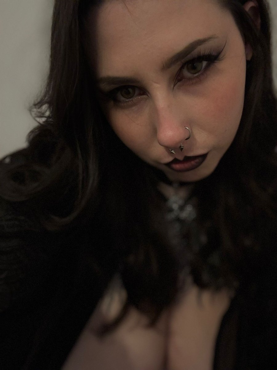 Goth Abby tweet media