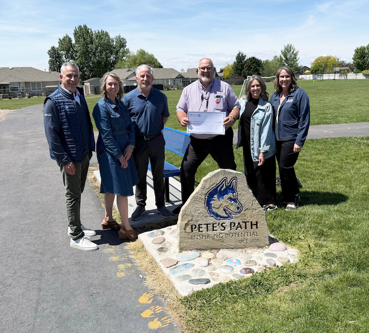 BCIF4Health's tweet photo. 25 years. 44 counties. 🎉
Today in Gem County, we visited Carberry Elementary in Emmett and celebrated Pete’s Path — a walking path helping students stay active every day. Carberry is a community school that supports all children and families! 💙👟
#HealthyIdaho #GemCounty https://t.co/KtF3LmCGye