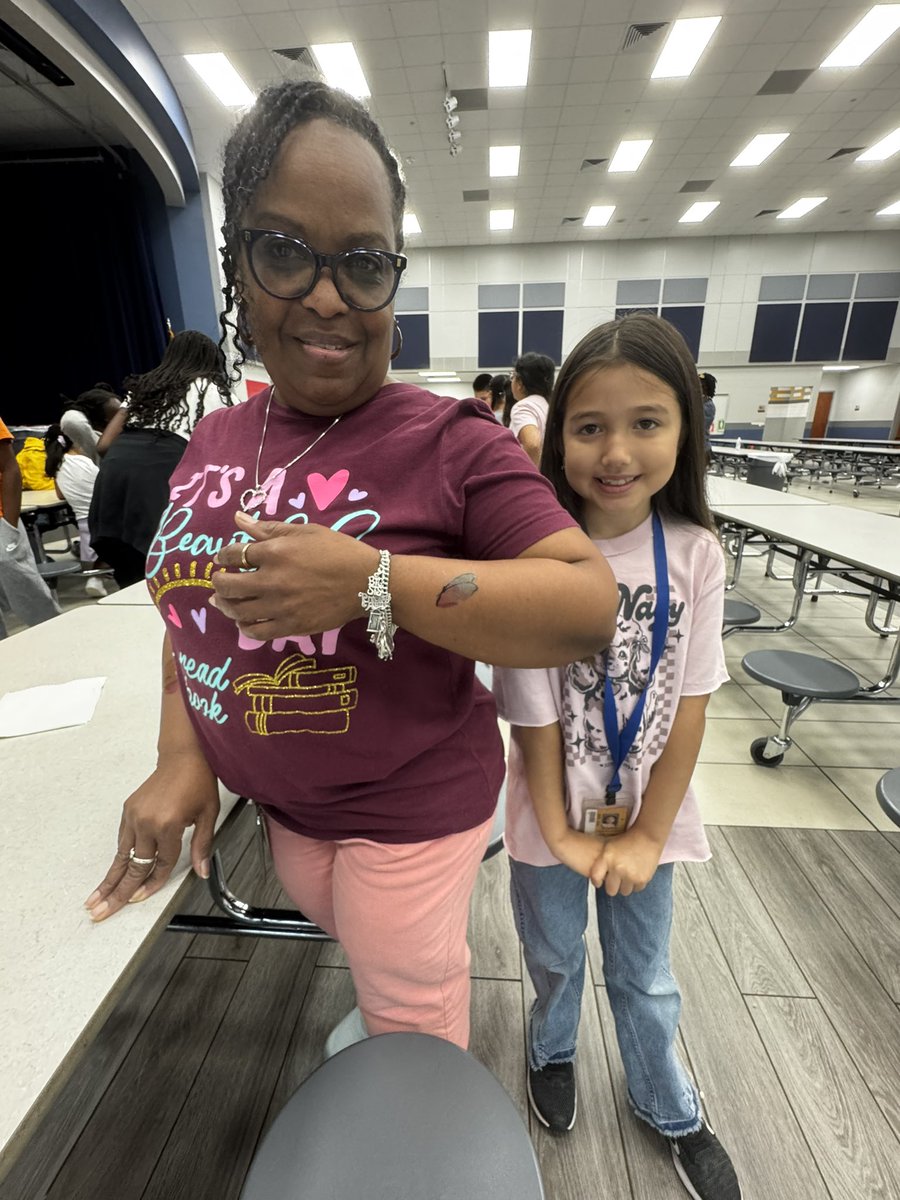 AtyelH's tweet photo. Our students enjoyed Tattoo the Teacher day! Thank you for supporting our Student Council. @HemmenwayStreak https://t.co/LB63vJ0Xuq
