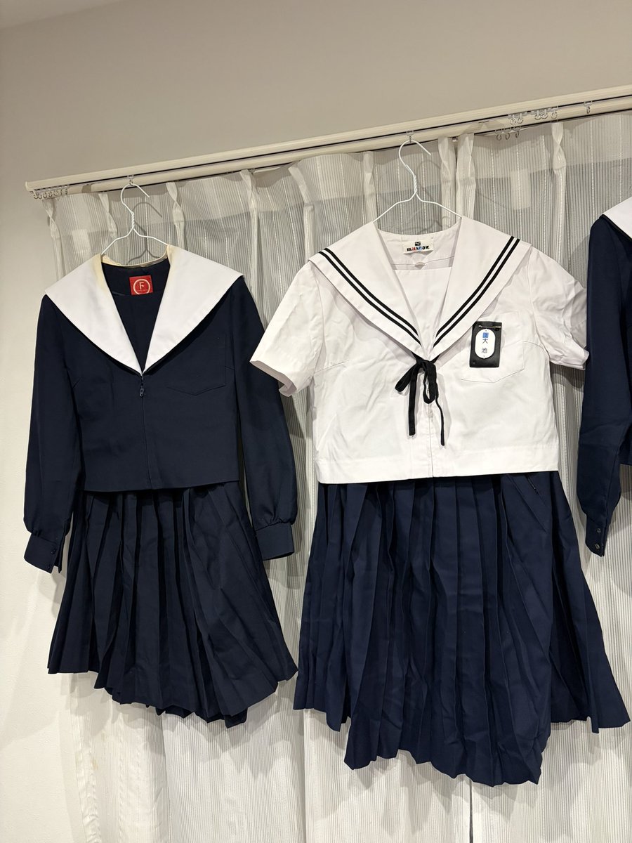 おはようございます〜 今日は母校の中学校のセーラー服… 毎日毎日