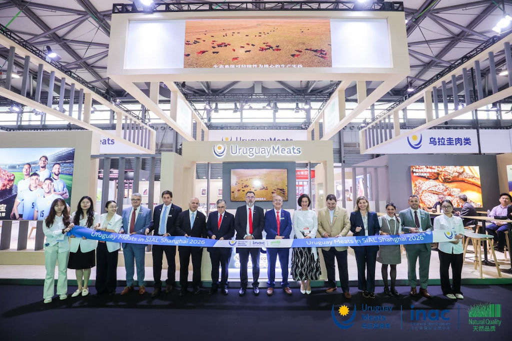 INAC_Uruguay's tweet photo. SIAL China 2026. Reuniones institucionales y comerciales, promoción de la carne uruguaya en Shanghai e inauguración del stand de INAC en la principal feria de alimentos de Asia. Agenda cumplida por la misión de MGAP e INAC en 2 días 👉https://t.co/rGCfGuLRLA https://t.co/A4XS2L4zZS
