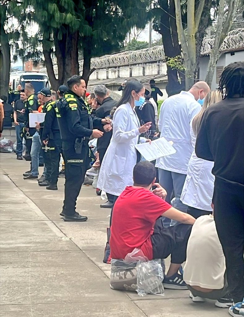 INPEC_Colombia's tweet photo. El #INPEC continúa avanzando en la recepción de personas privadas de la libertad provenientes de URI y estaciones de Policía, en cumplimiento a las disposiciones de la @CConstitucional y la @PGN_COL. 🧵👇🏻 https://t.co/UlDTKjKrOU