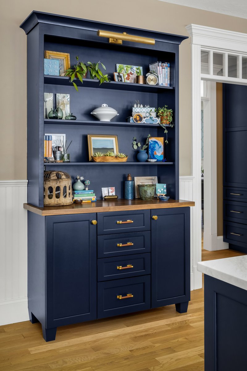 Transitionskbr's tweet photo. 💙 Bold color meets beautiful functionality! This stunning kitchen featuring Mouser Cabinetry showcases vibrant blue cabinetry, custom storage solutions, a spacious island, a beverage bar, and a hutch for a truly one-of-a-kind design. https://t.co/IQZ84Z7Kj6